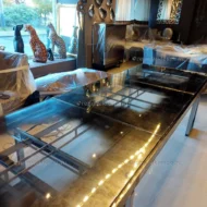 Полировка стеклянных столов в магазине «KARE Design»