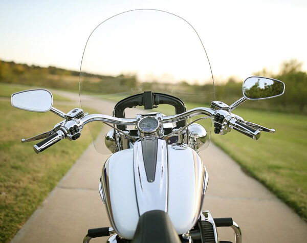 Полировка ветрового стекла мотоцикла